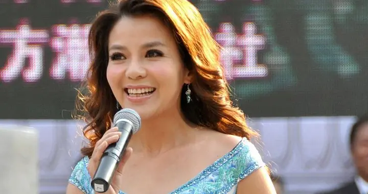 央视主持人露面，自述长期患病经历，多次治疗重返岗位，越战越勇