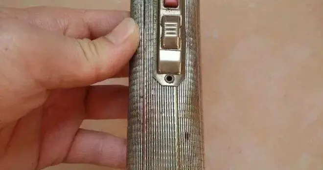 生产队那个年代（184）—传统老物件：手电筒