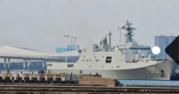 第二艘激光舰亮相，1.9万吨巨舰装高能激光炮，我海军迈入新赛道