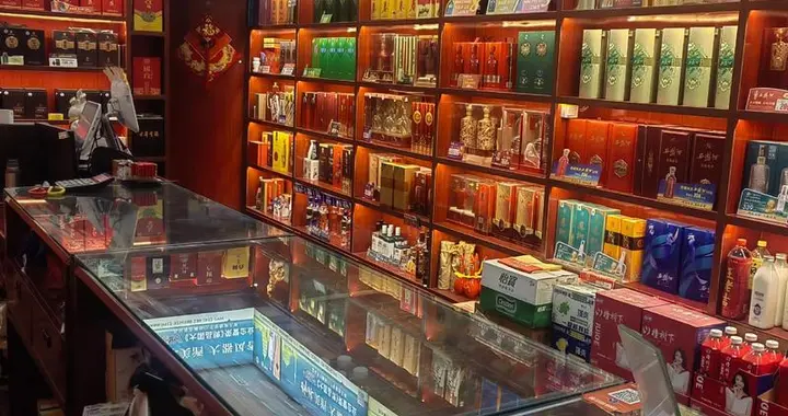 开店速度追不上倒闭速度，烟酒店遇寒冬，是消费降级还是过度内卷
