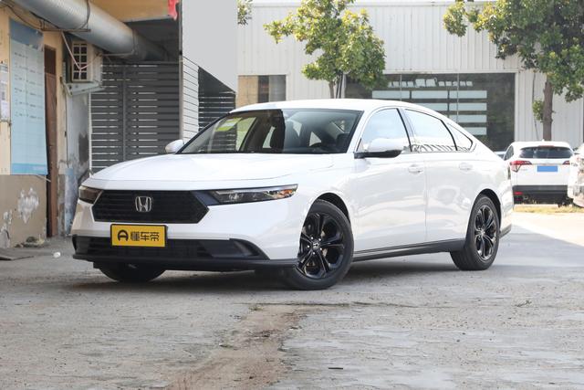 2025款雅阁新升级：智能科技与经典设计的完美融合