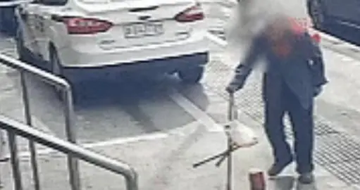 破防了！76岁爷爷跨2200公里找孙女，竟走错城市，看完泪目