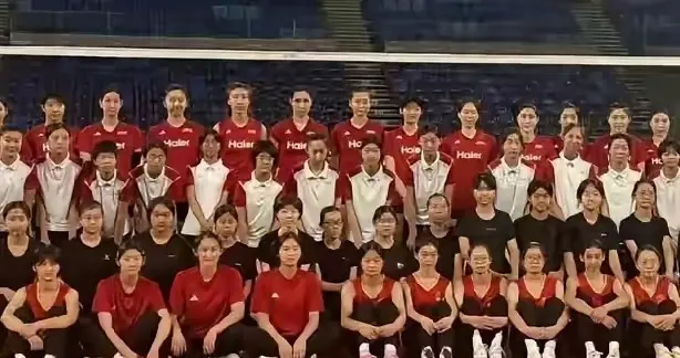 庄宇珊提升空间大，2人伤情不明下的中国女排应1放弃2备战