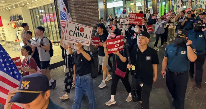 即将迎来APEC的韩国，穿着脱不下的长衫