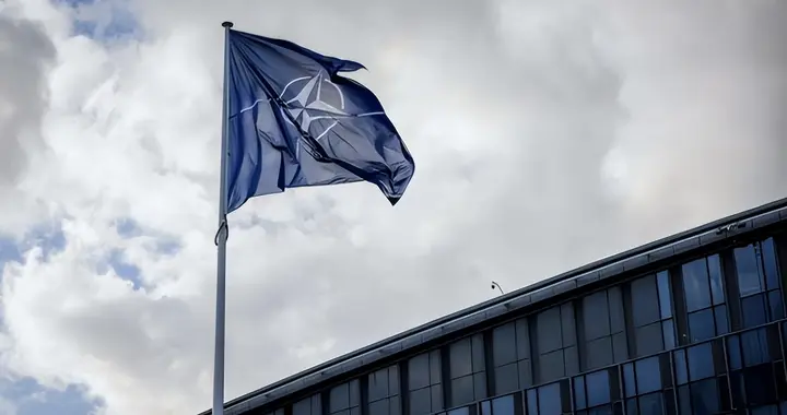 32国联盟已增兵，军舰2路进逼中国，中方74岁老将出马，以1对多