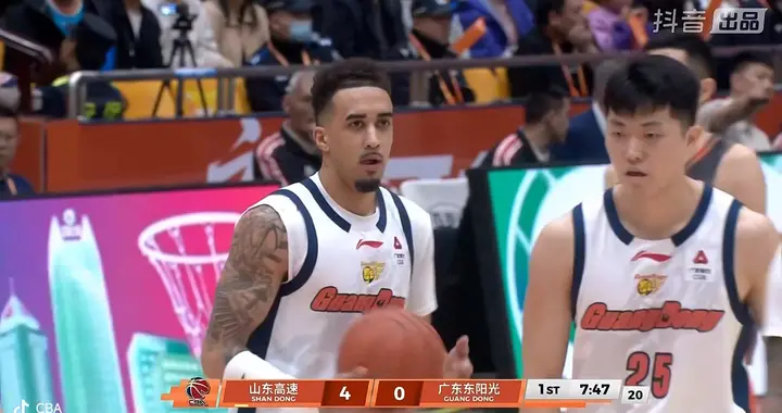 输掉卡位战！残阵双外援 徐胡隐身 广东不敌山东 奎因空砍38+11