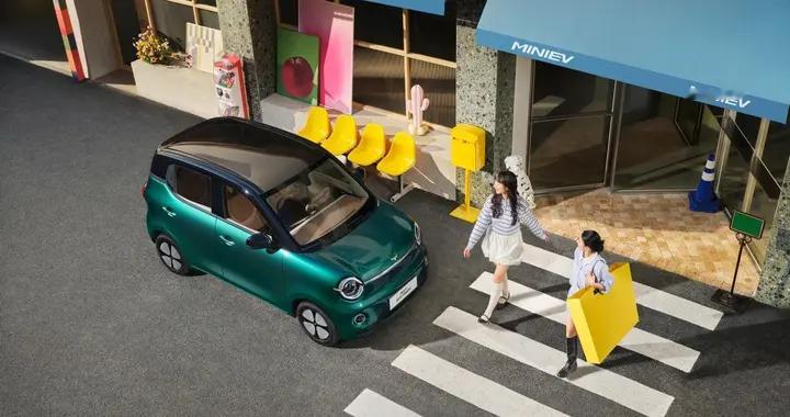 五菱的年轻化破圈之路，代步车销量将破300万！