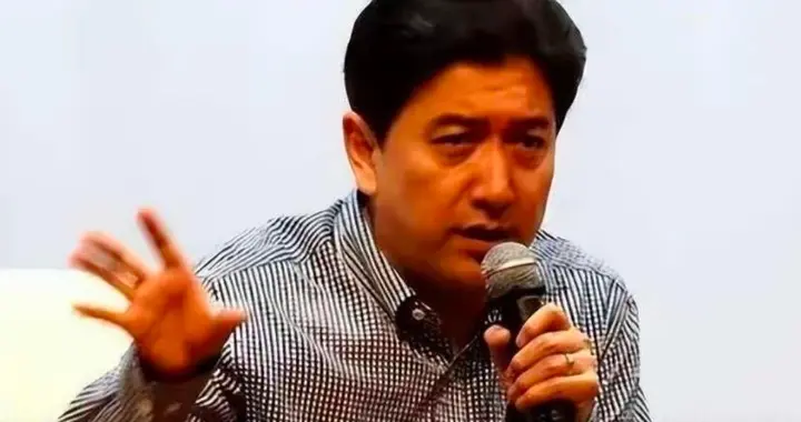 额头的答案：水均益一张纸条为何引发全民共鸣