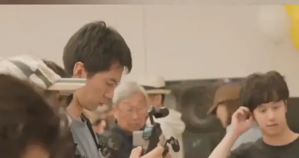 日本人排队9小时，疯抢中国相机，场面太颠覆