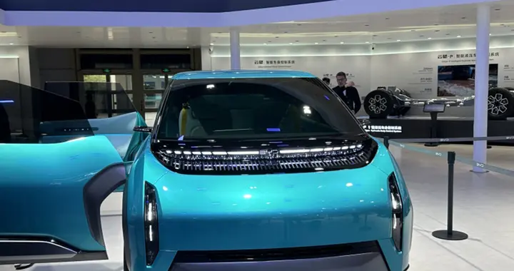 比亚迪全新MPV概念车亮相，外观很前卫时尚，4座，对开式车门