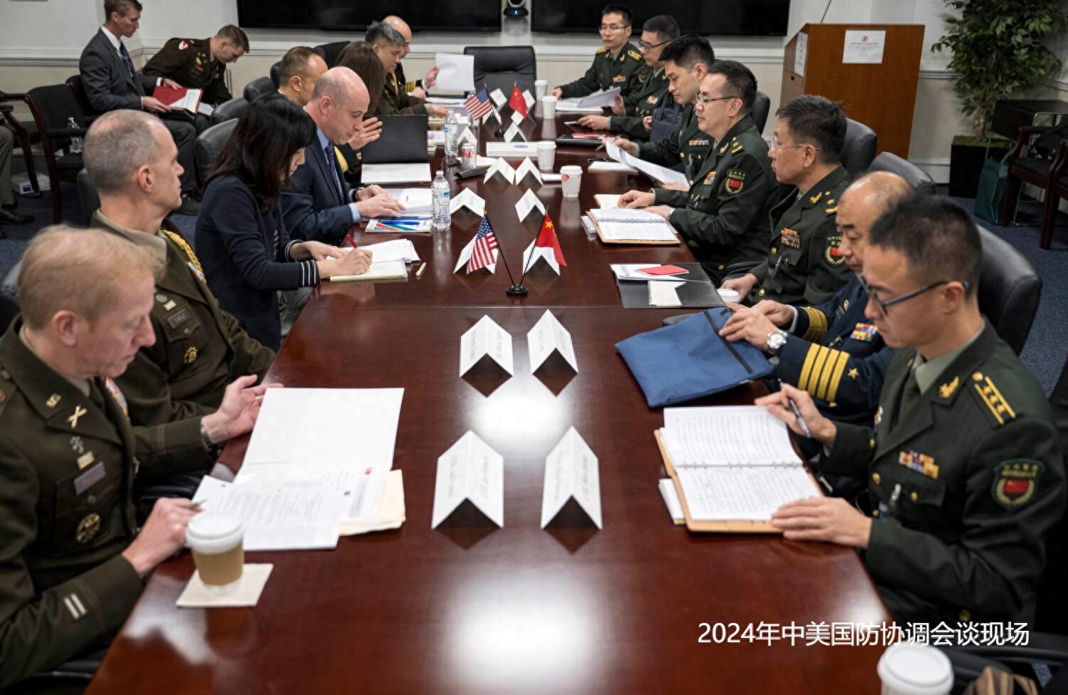 中美两军密会4天后，中国再次见识到了，特朗普不顾后果的疯狂