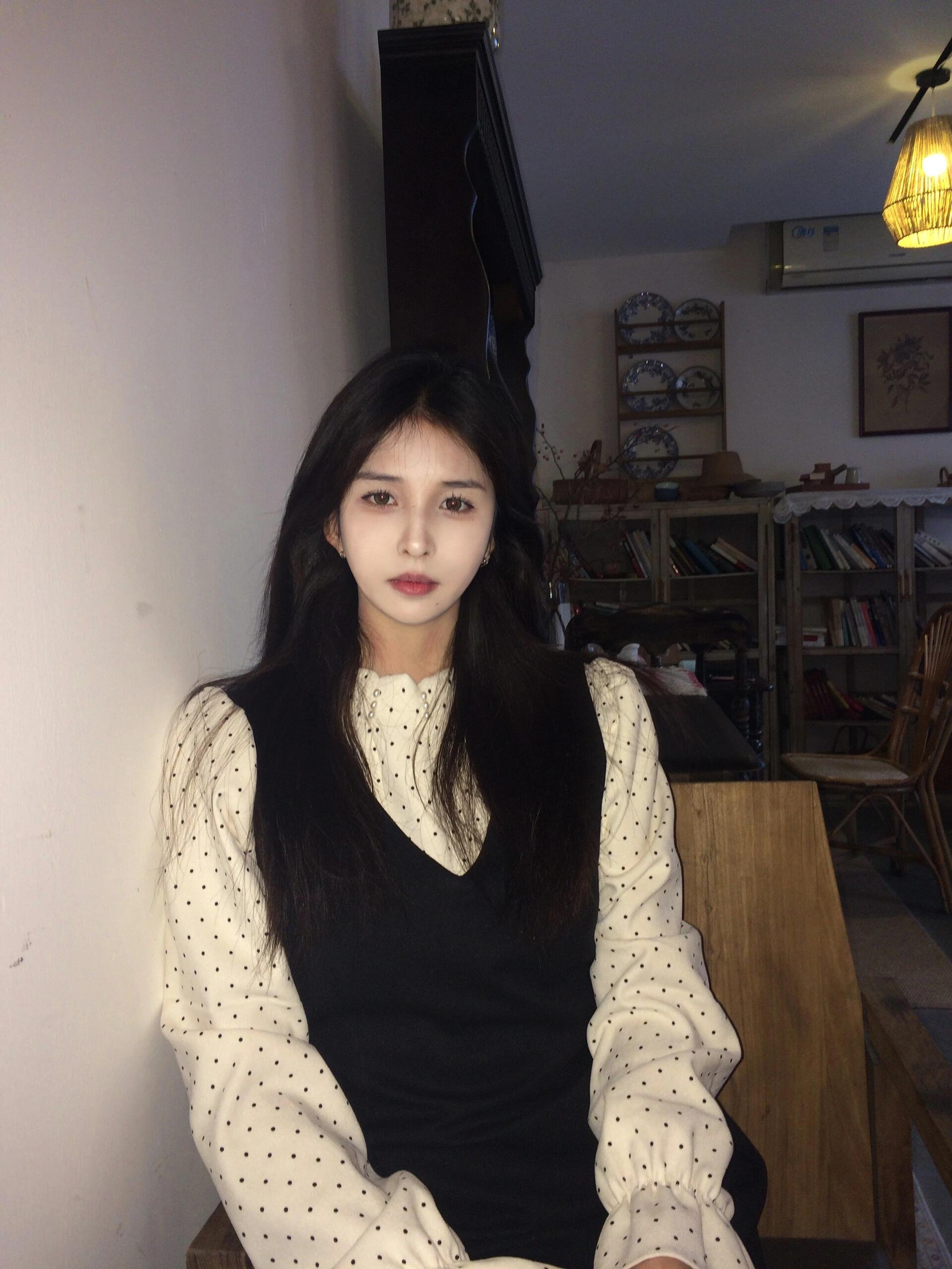 2025超火高级感黑色背心长裙穿搭一整套