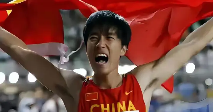 刘翔辟谣移民美国，他的这一举动，彻底“撕碎”改国籍明星的体面