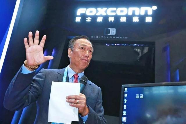 谁也别想跑！曾叫嚣“用8万机器人对抗中方”？富士康遭灭顶之灾