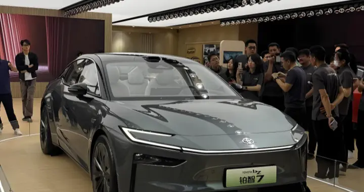 活久见！丰田居然融合了小米+华为，14.78 万能冲吗？