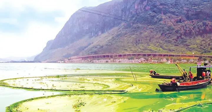 滇池保护治理不力，是昆明长期将经济增长置于环境保护之上的缩影