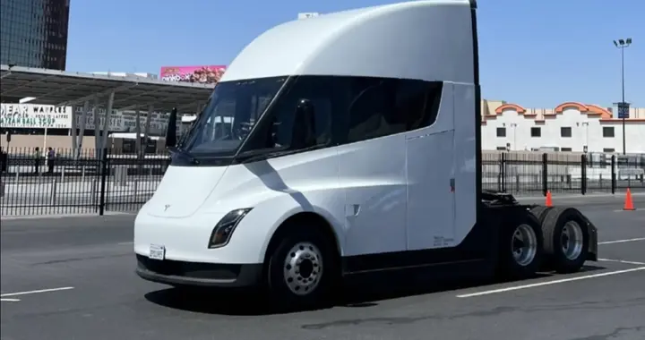 特斯拉Semi卡车国内首测:充电30分钟跑800km？