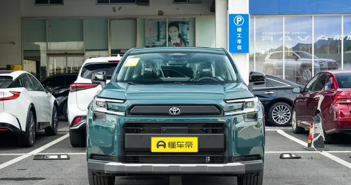 丰田也卷起来了？新款RAV4荣放入门即双擎，起售价16.98万