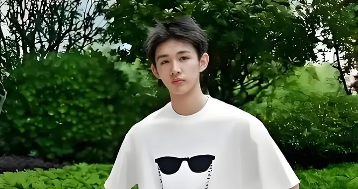 中戏生涉暴力风波，工作室反转被警方打脸，母校处理引热议。