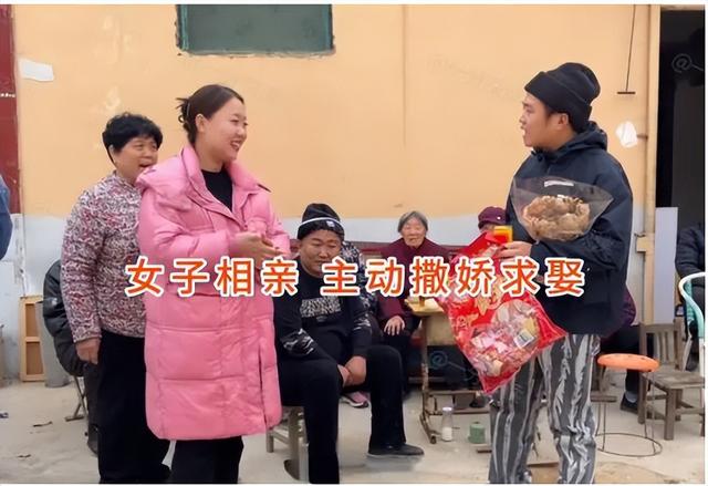 29岁女子相亲带5月身孕，拉住小伙不放：别走啊，我不要彩礼