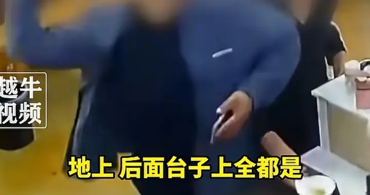 老人吃早餐点多没吃完，要求退鸡蛋被拒，情绪激动拿鸡蛋猛砸店主