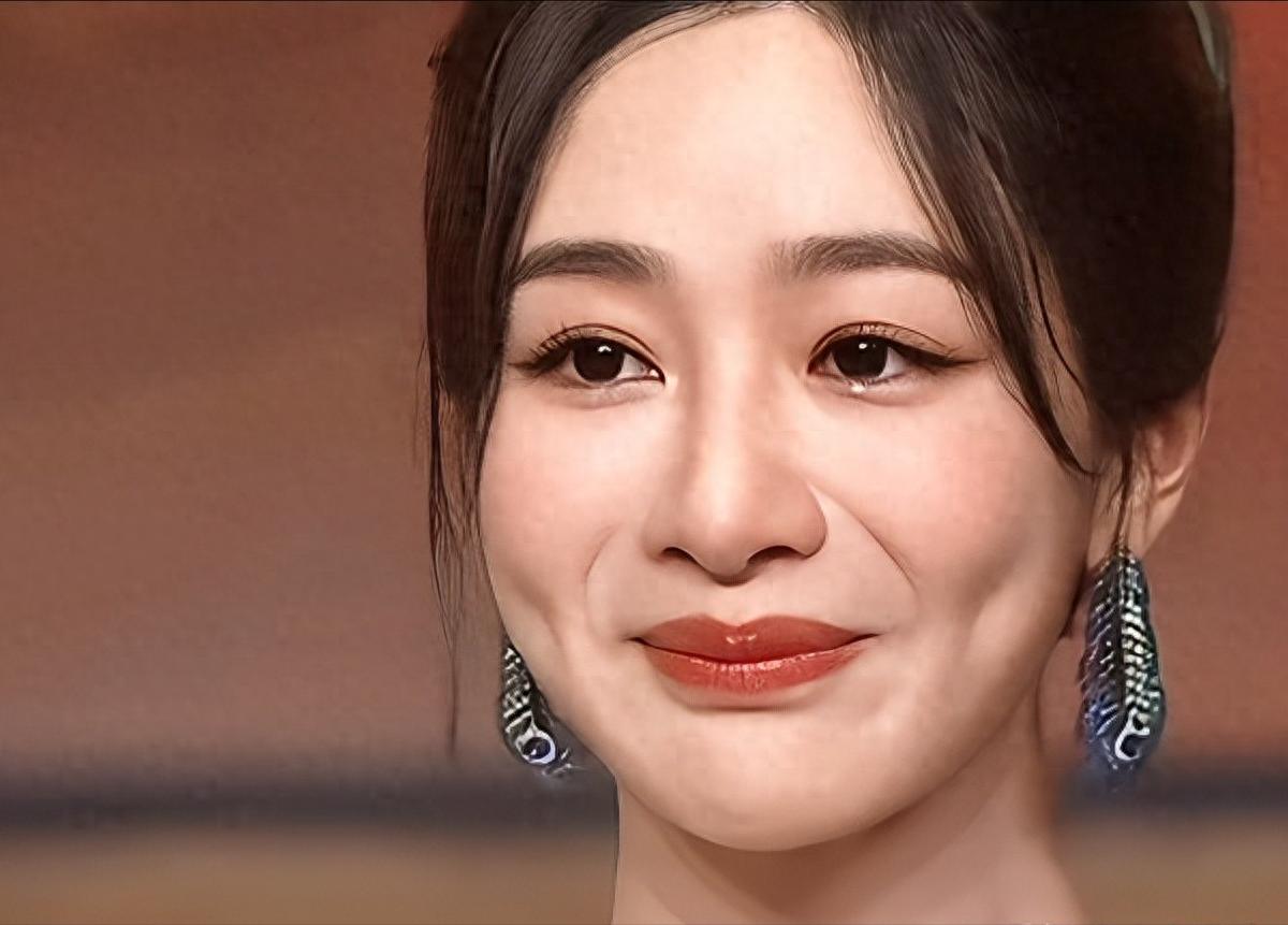 动了谁的蛋糕？杨紫视后风波持续发酵，过往事被“扒”的干干净净