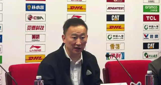 青岛不敌北京！刘维伟夸赞北京一名球员，不是周琦，也不是桑普森