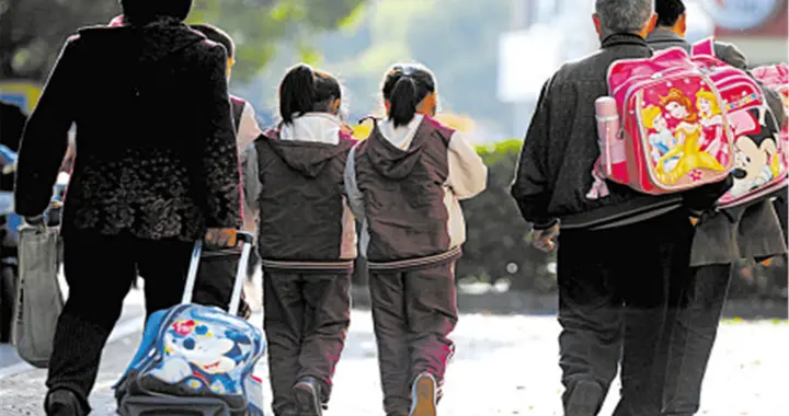 下午5点就放学，重庆家长要求延迟幼儿园延时服务时间，教委回应