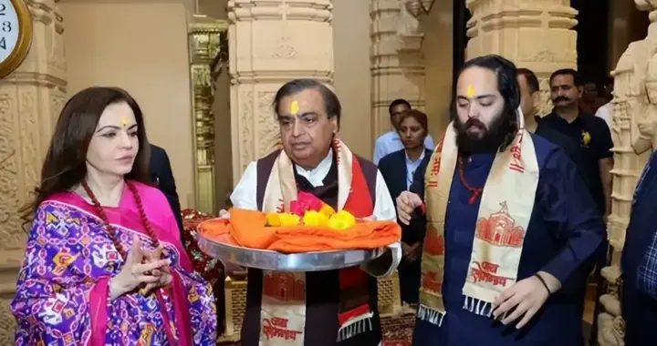 穆克什全家福曝光，阿南特疑似备孕变瘦占C位，难怀孕被领去拜神