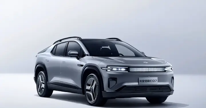 3.96秒破百+14分钟快充，长安启源E07性能拉满