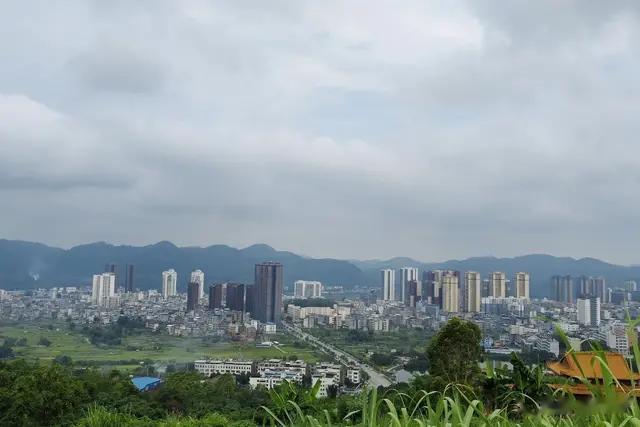 又到了选调教师的时候，各年龄段的教师反应大不相同。