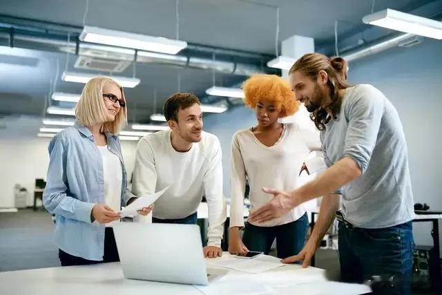 在单位里，这五大思维陷阱，正在悄悄毁掉你的前程