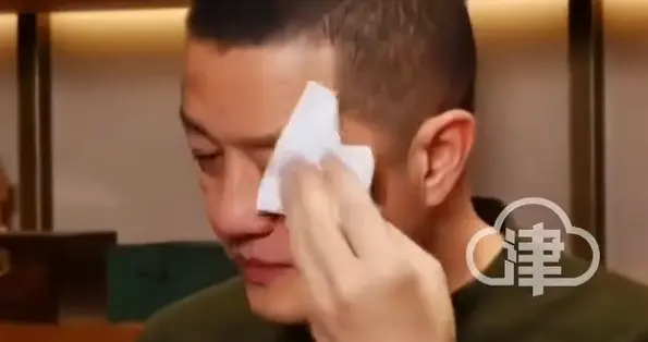 负债4亿，却17年不动公益一分钱！李亚鹏口碑逆袭，他太“傻”了