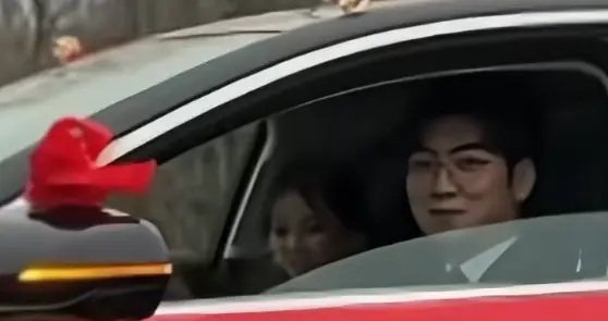 孤独婚车李婷曝光，婆家在农村，公婆勤劳婚房气派，人民日报点赞