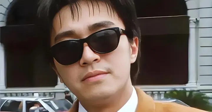 原来他是张柏芝“背后的男人”，64岁未婚未育，默默付出长达27年