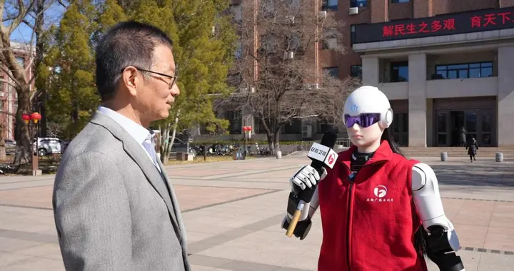 奇瑞墨甲机器人以“特派记者”身份走进2026全国两会报道现场