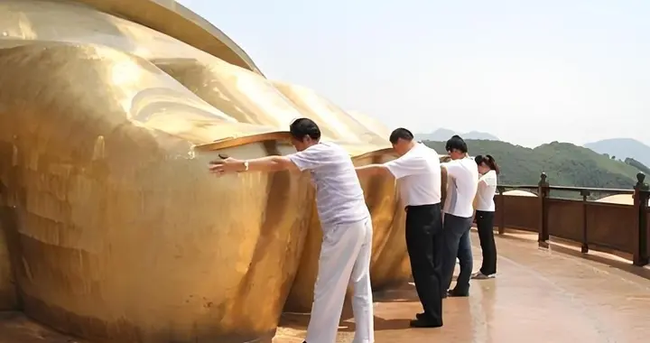 耗费12亿，修建完成的＂世界最高佛＂，如今却拜不起，水喝不起