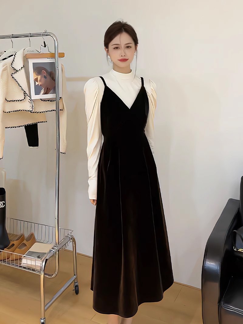 金丝绒吊带连衣裙女2024年新款秋装设计