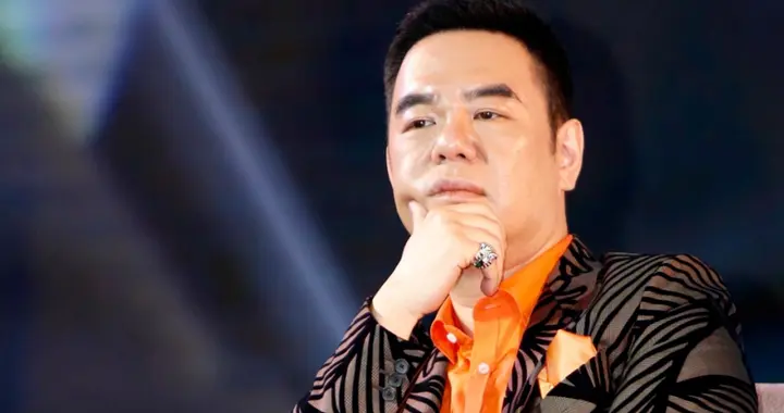 千亿帝国崩塌，又一个许家印，从草根到首富，他的结局令人唏嘘