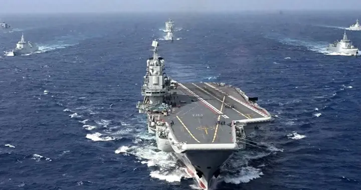 俄战机轰炸岛屿，辽宁舰直抵琉球，中俄联手施压，高市还敢拥核？