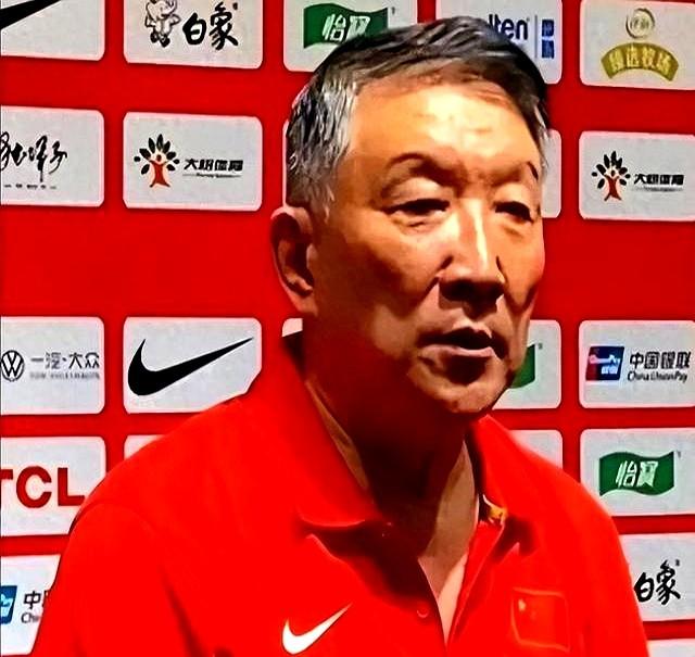 输球第二天！宫鲁鸣做新决定。球迷：还是让李梦回来吧