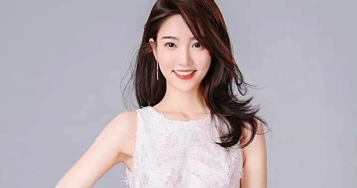 内娱腿精：张纯烨高跟美腿穿搭壁纸