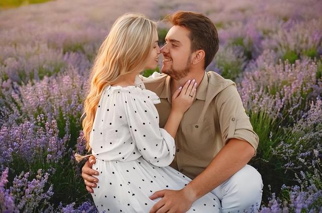 男女之间关系不正常，会有3个破绽，一般不容易发现