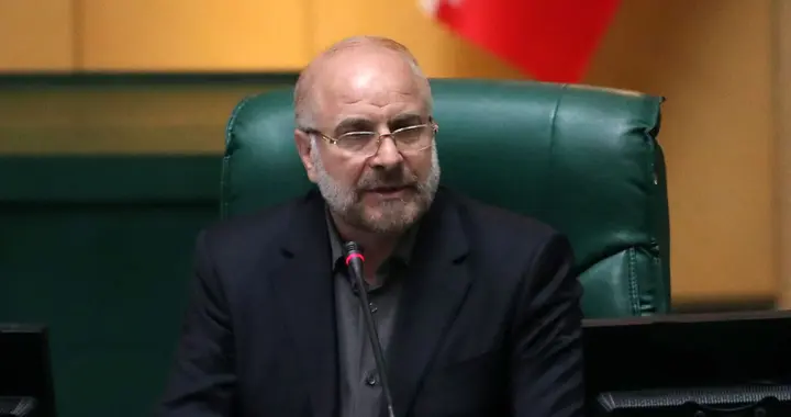 谈判桌上，他带着4个遇难儿童的照片