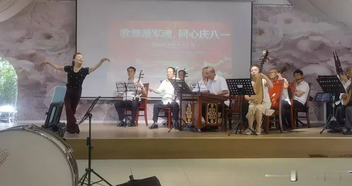 歌舞颂军魂 同心庆“八一”