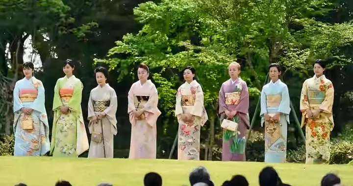 24岁爱子公主新照穿“旧衣”！粉白格纹图案和服，彰显贵气又甜美