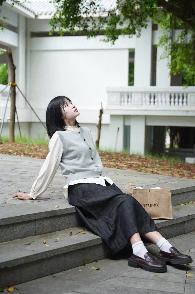 法式气质灰色连衣裙秋冬叠穿穿搭一整套