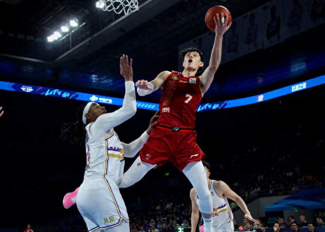 这一夜，北京队的体面，被球迷撕了个粉碎