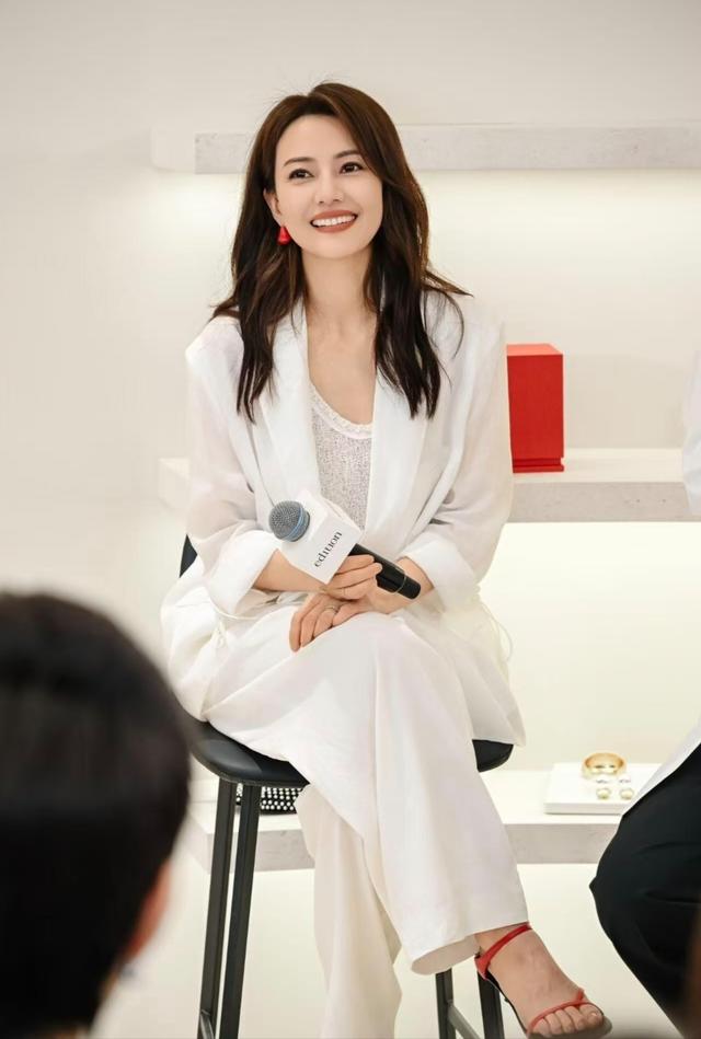 高圆圆~~自省铸就的成熟之美