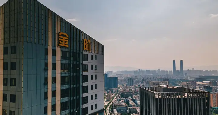 金山办公逆袭：靠AI和信创“返老还童”